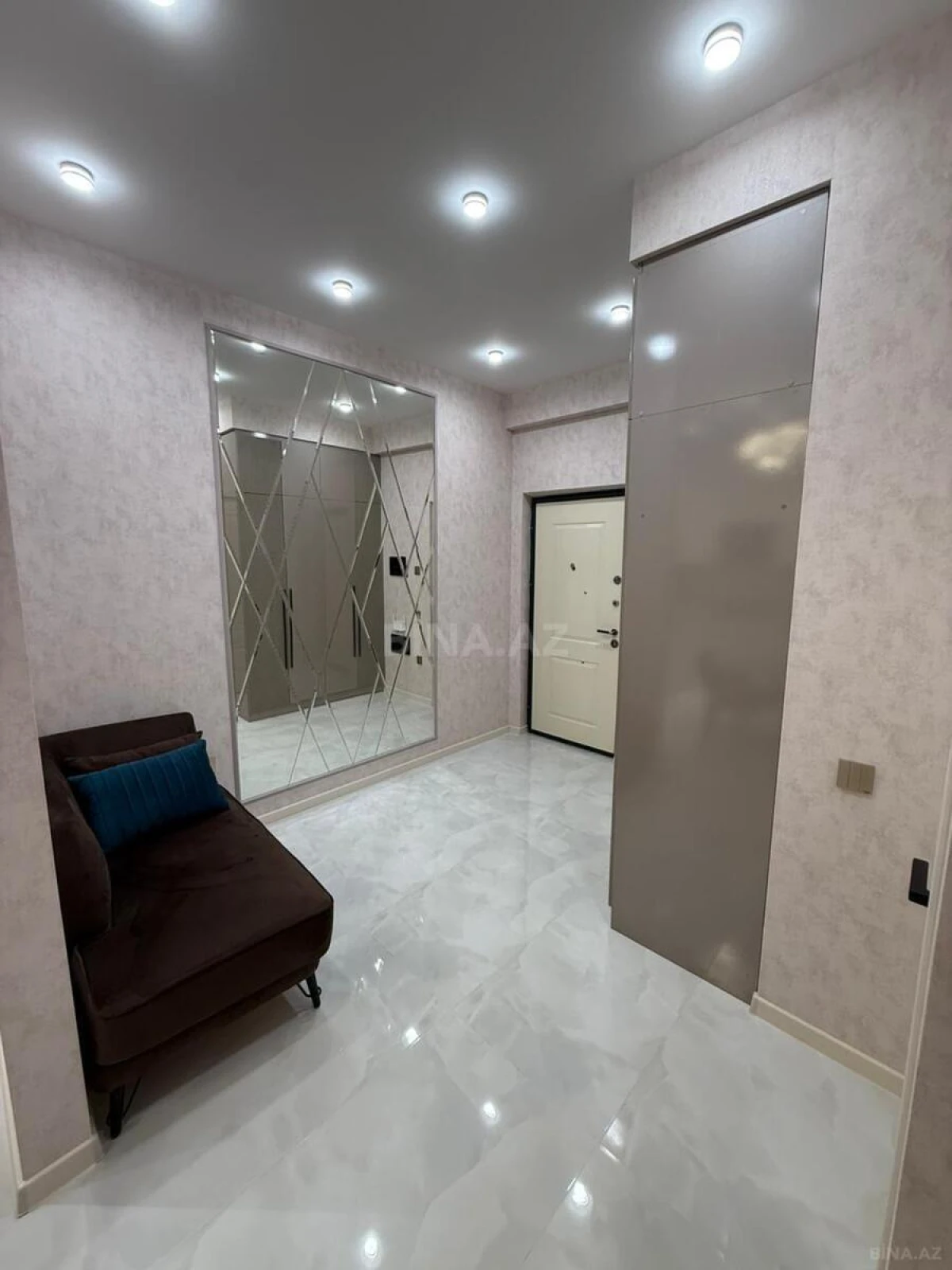Satılır 2 otaqlı mənzil 68 m²