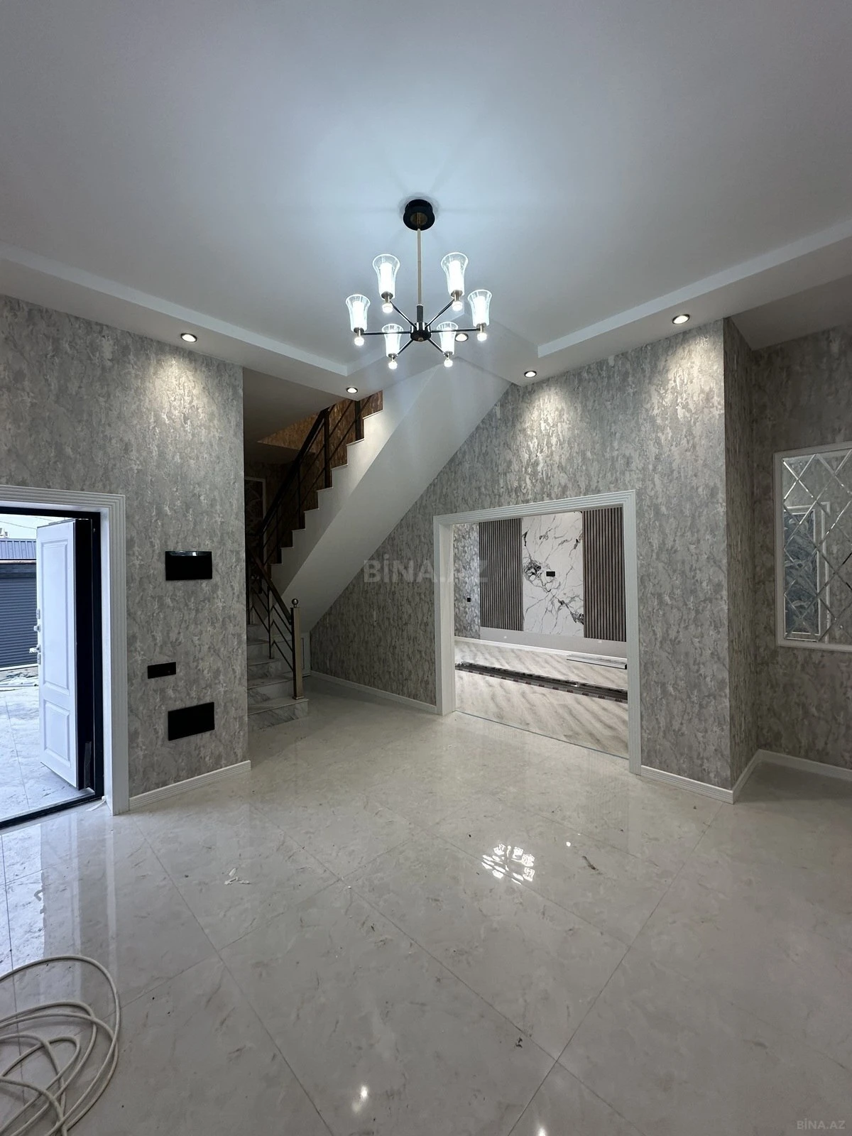 Satılır 5 otaqlı həyət evi 180 m²