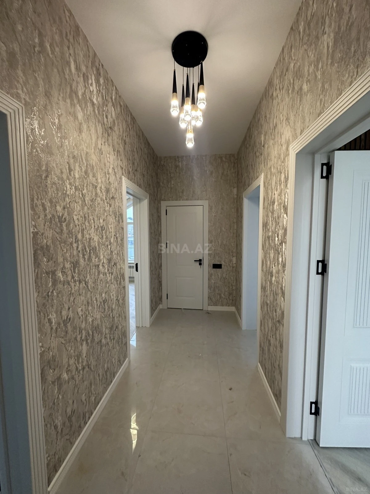 Satılır 5 otaqlı həyət evi 180 m²