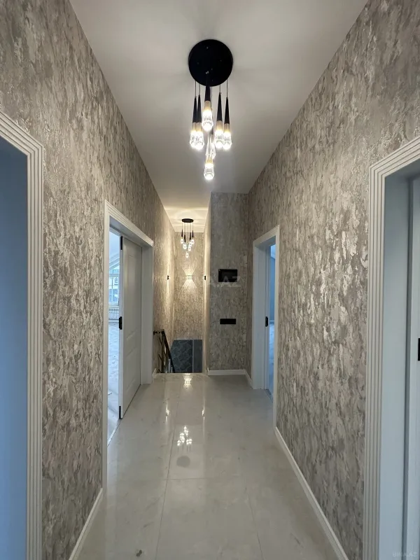 Satılır 5 otaqlı həyət evi 180 m²