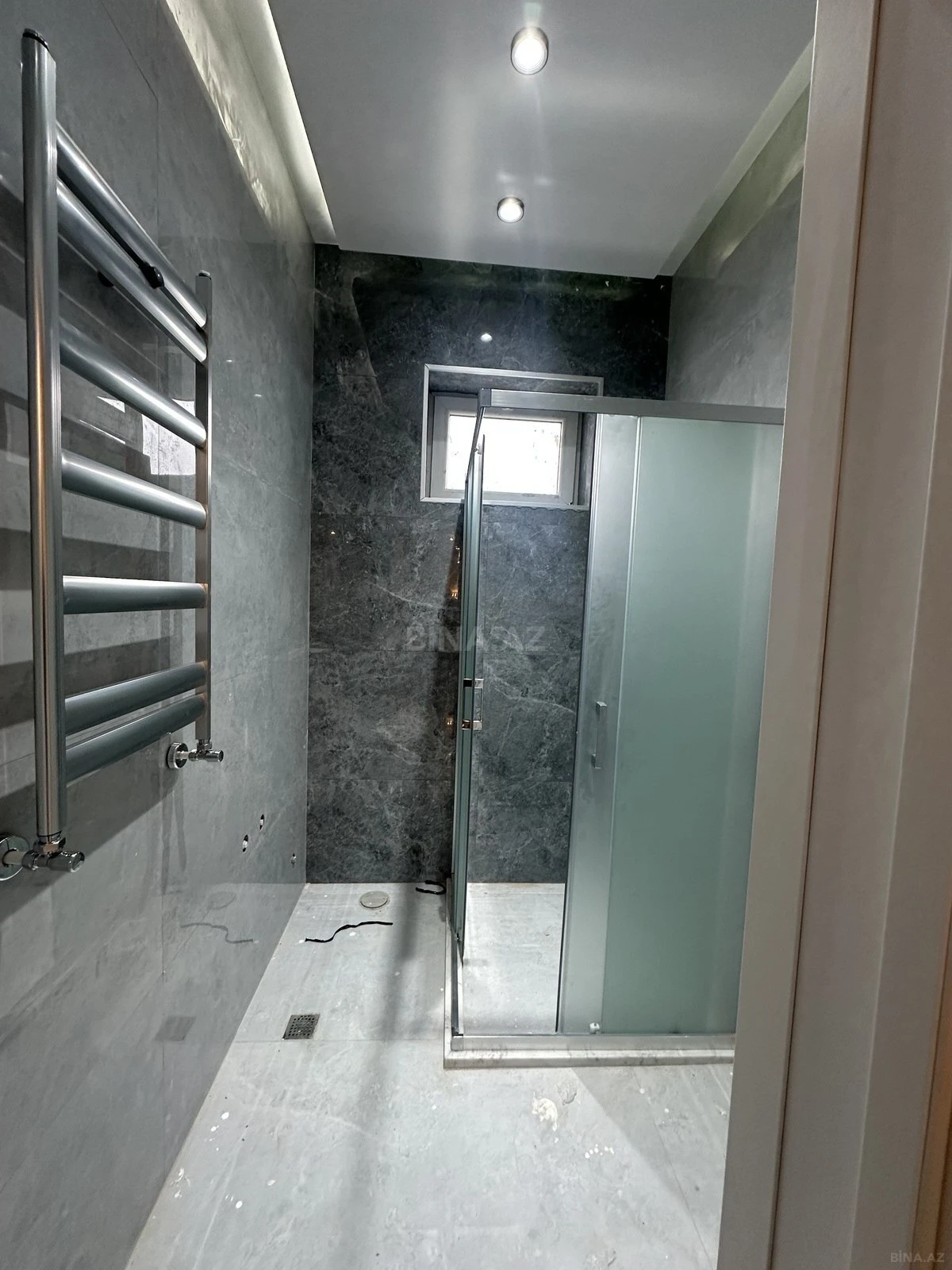 Satılır 5 otaqlı həyət evi 180 m²