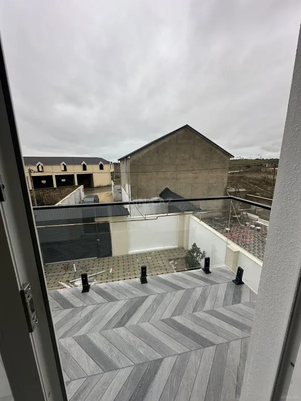 Satılır 5 otaqlı həyət evi 180 m²