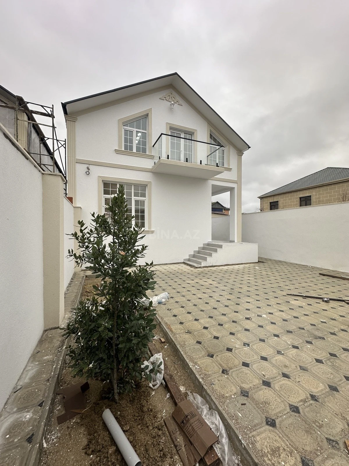 Satılır 5 otaqlı həyət evi 180 m²