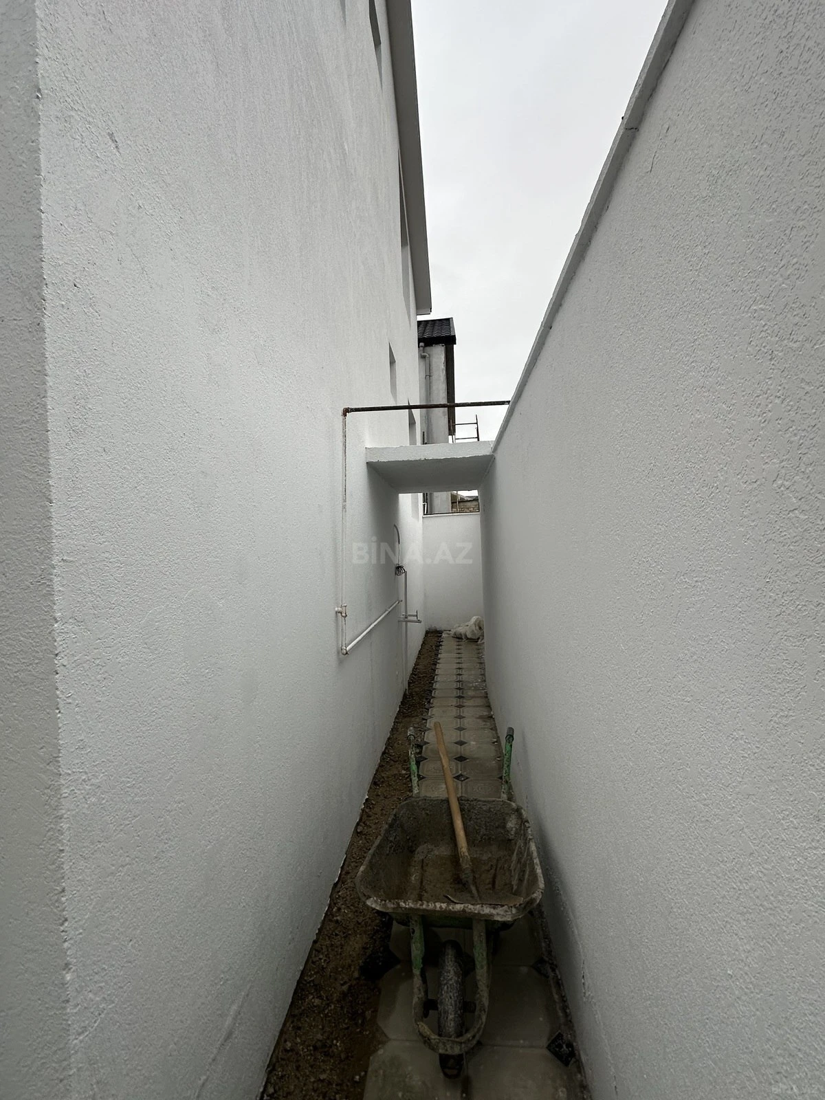 Satılır 5 otaqlı həyət evi 180 m²