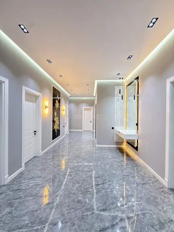 Satılır 5 otaqlı həyət evi 180 m²