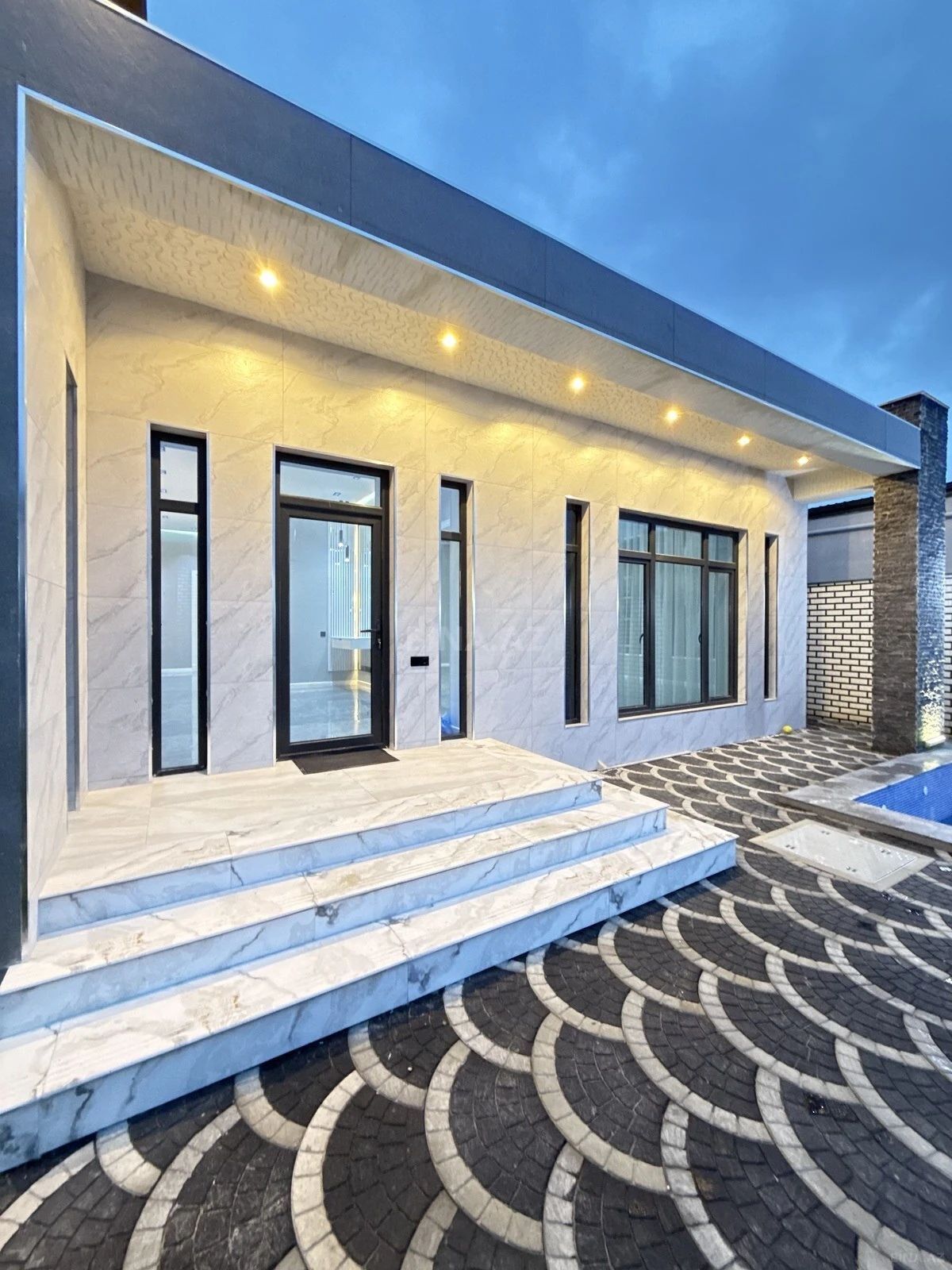 Satılır 5 otaqlı həyət evi 180 m²