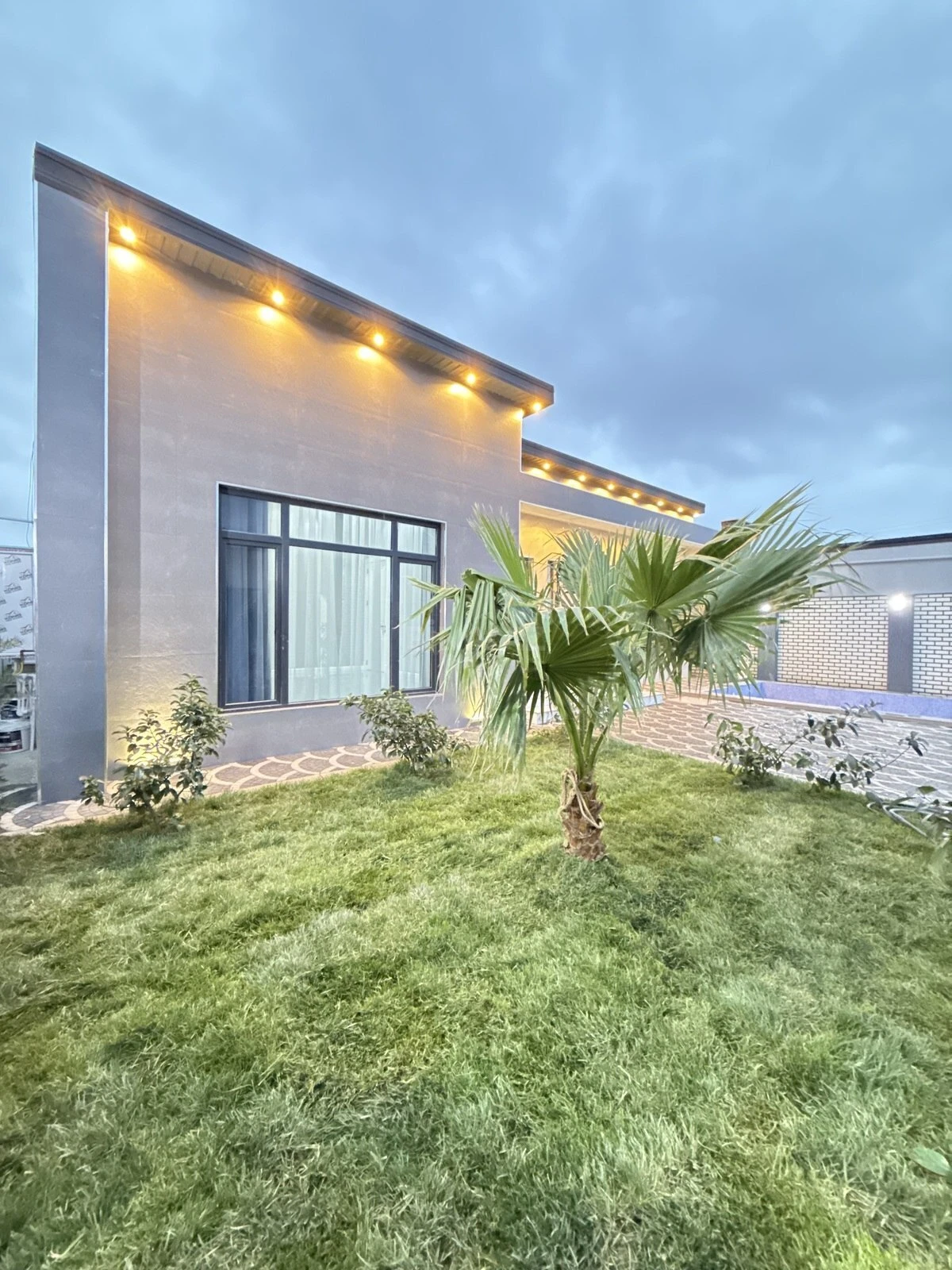 Satılır 5 otaqlı həyət evi 180 m²