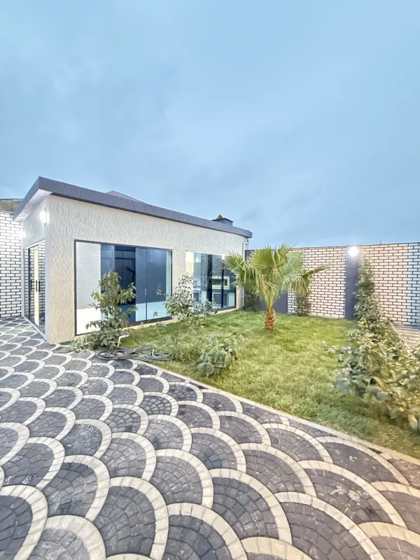 Satılır 5 otaqlı həyət evi 180 m²