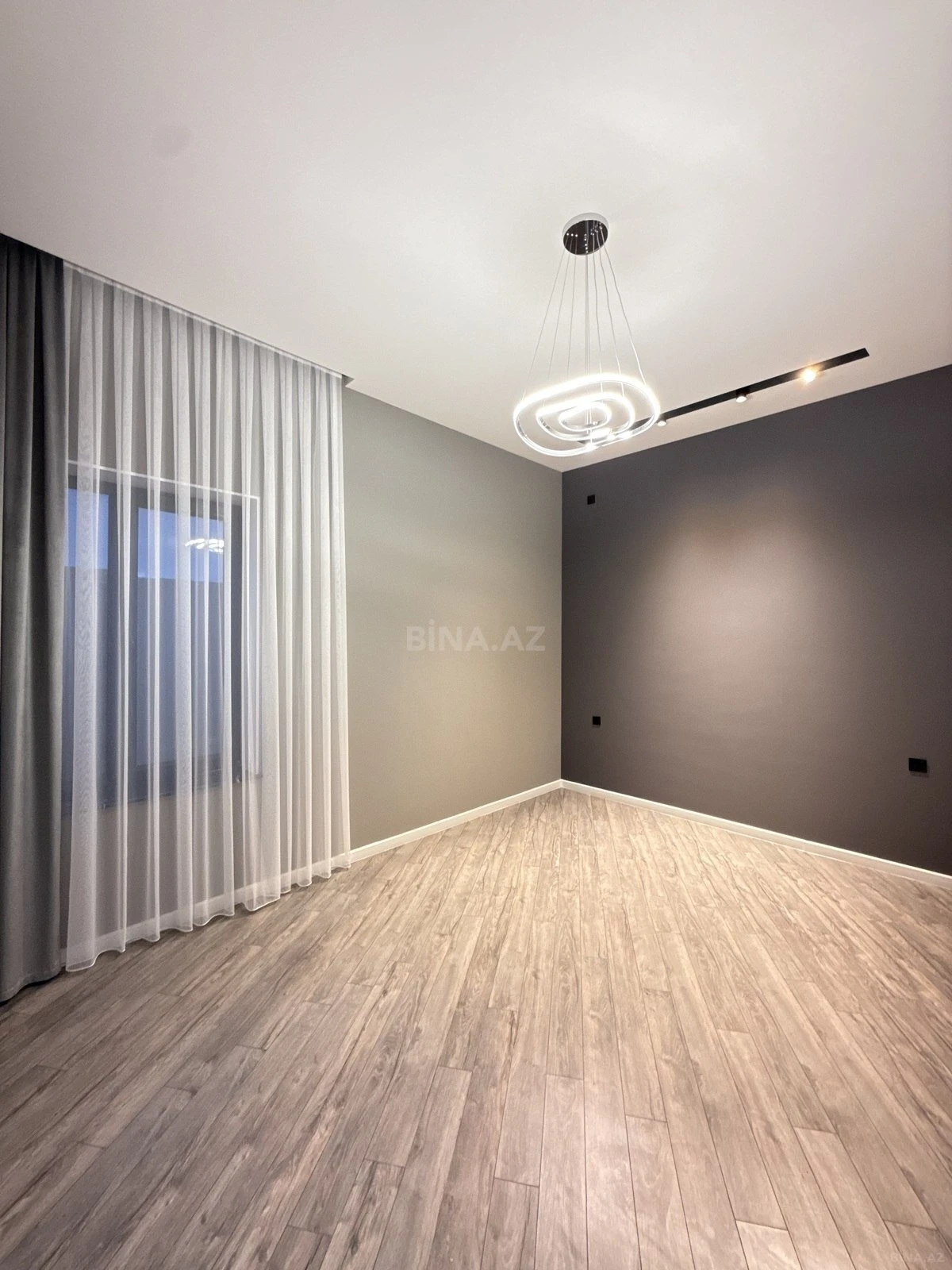 Satılır 5 otaqlı həyət evi 180 m²