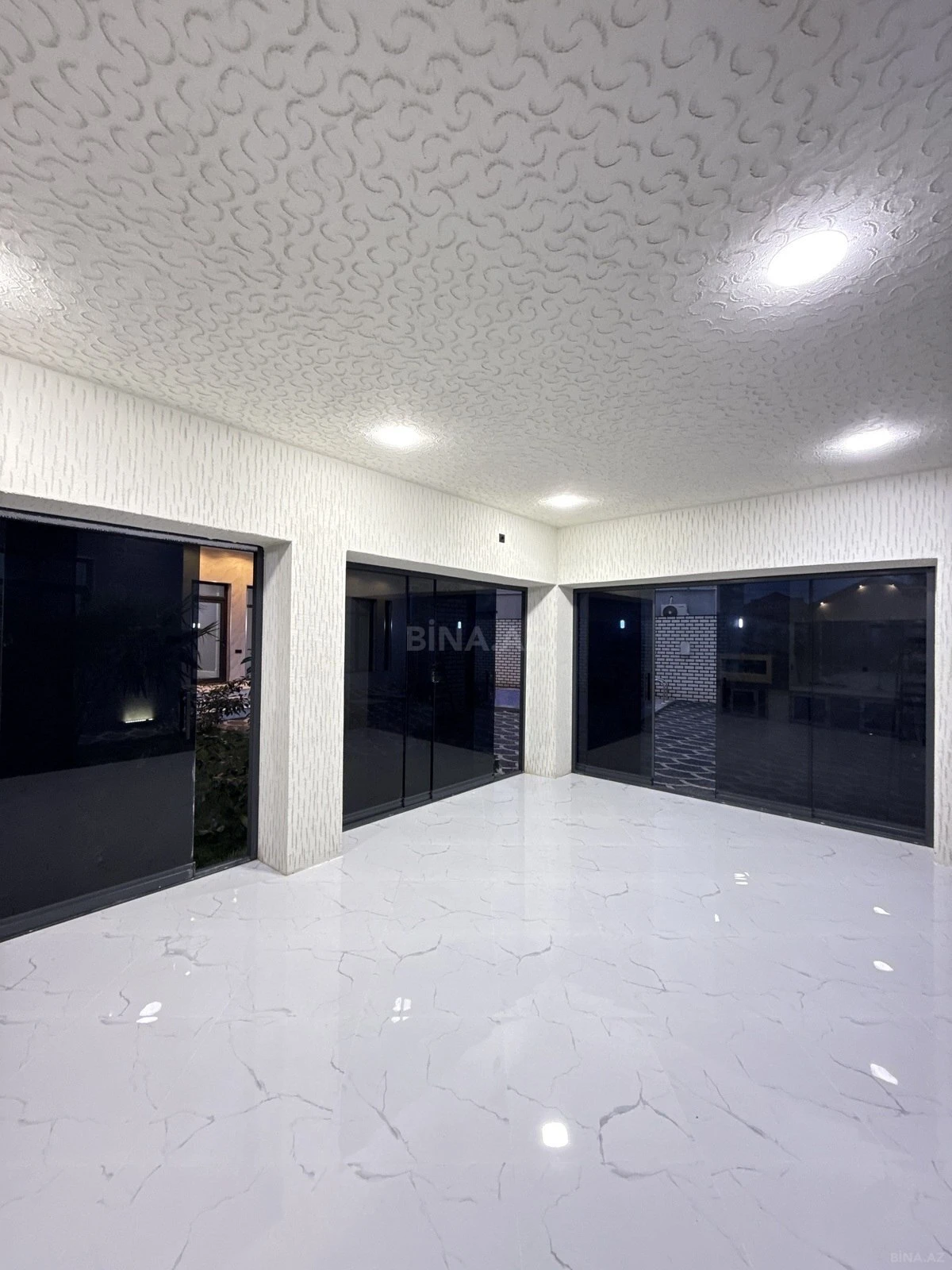 Satılır 5 otaqlı həyət evi 180 m²