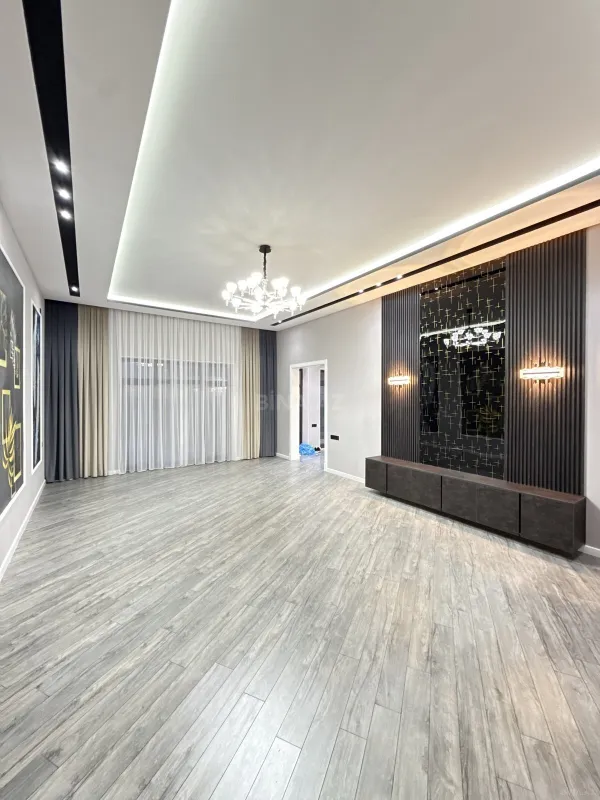 Satılır 5 otaqlı həyət evi 180 m²