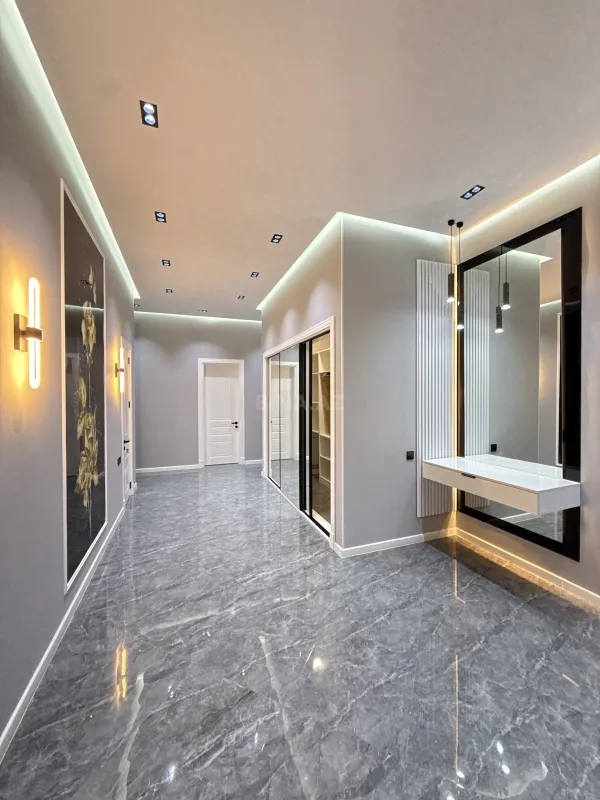 Satılır 5 otaqlı həyət evi 180 m²