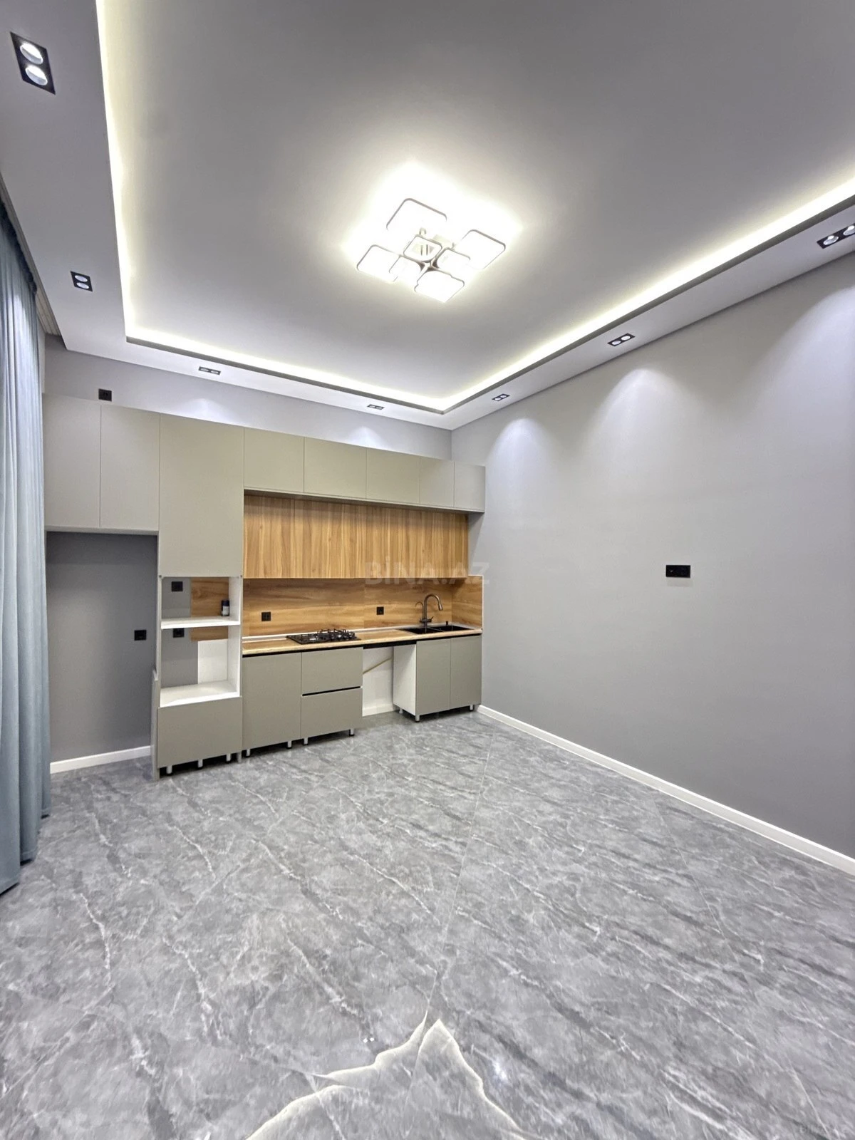 Satılır 5 otaqlı həyət evi 180 m²