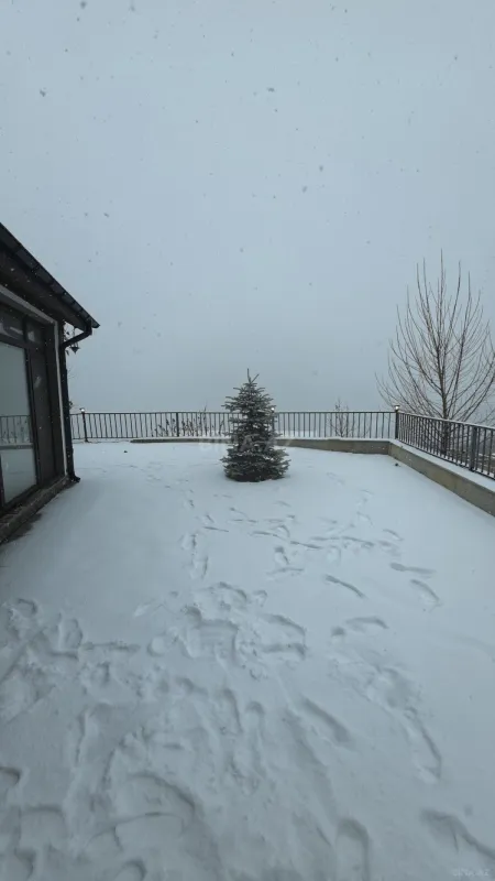 Satılır 5 otaqlı həyət evi 200 m²