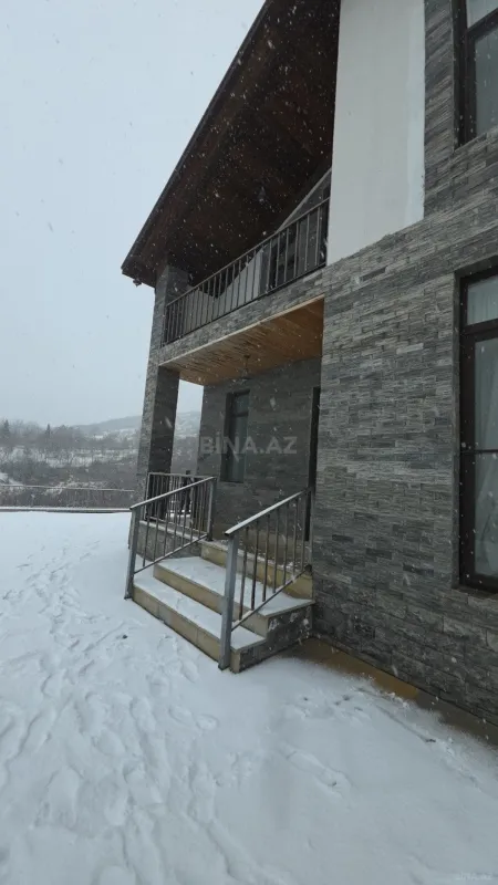 Satılır 5 otaqlı həyət evi 200 m²