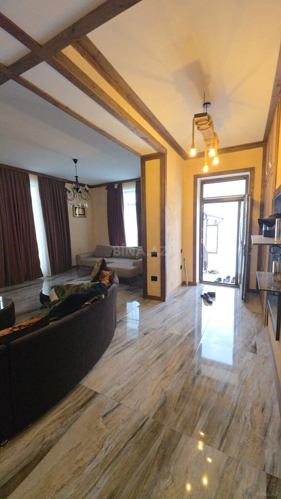 Satılır 5 otaqlı həyət evi 200 m²
