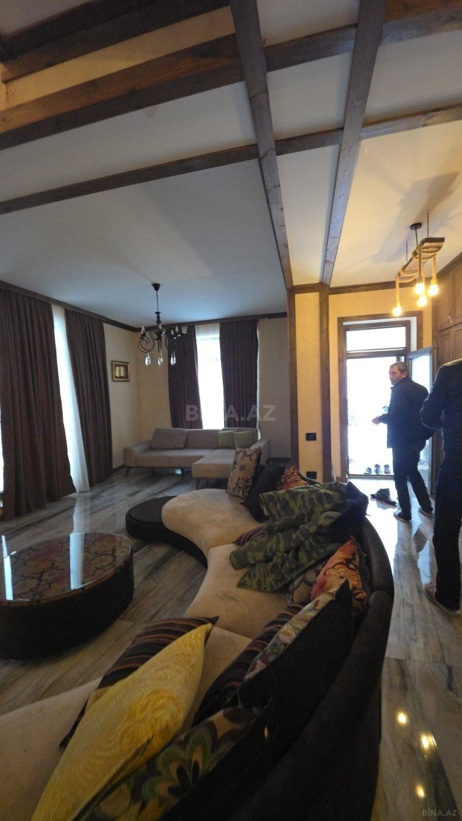 Satılır 5 otaqlı həyət evi 200 m²