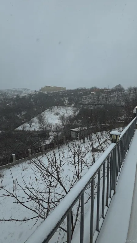 Satılır 5 otaqlı həyət evi 200 m²