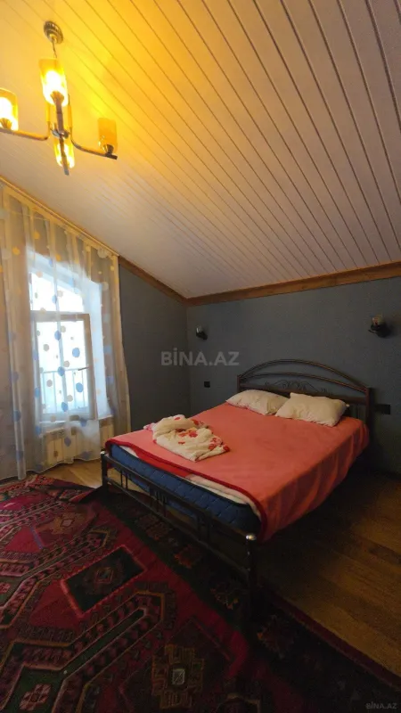 Satılır 5 otaqlı həyət evi 200 m²