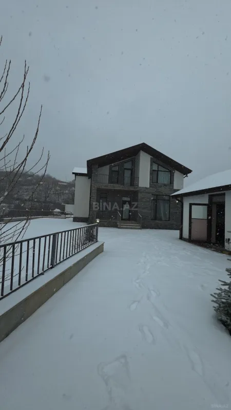 Satılır 5 otaqlı həyət evi 200 m²