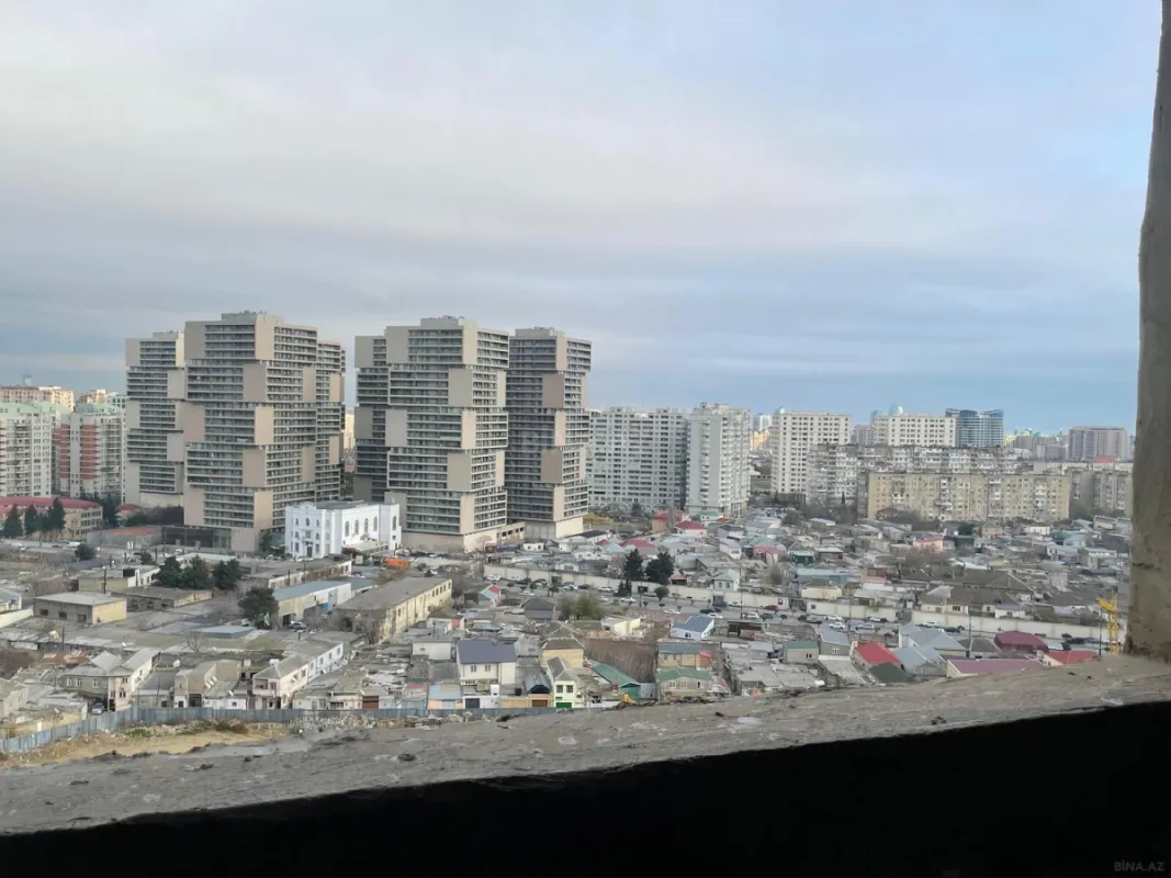 Satılır 4 otaqlı mənzil 124 m²