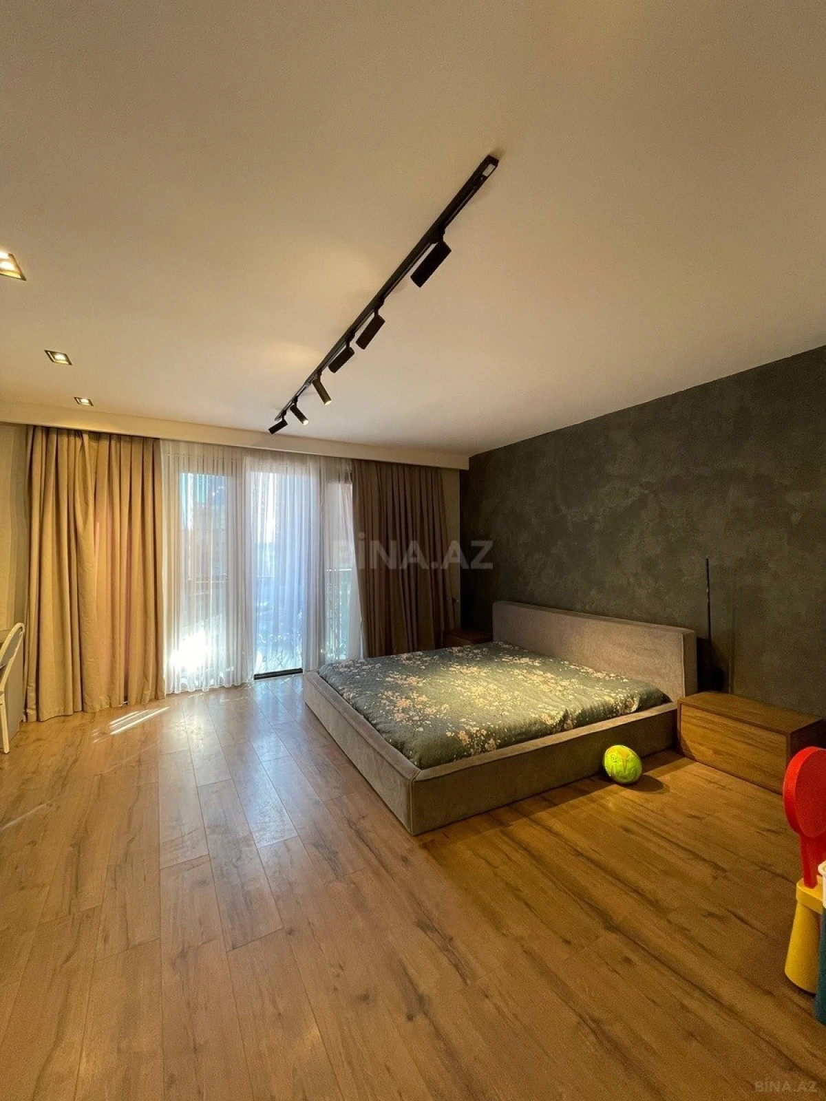 Satılır 4 otaqlı mənzil 90 m²