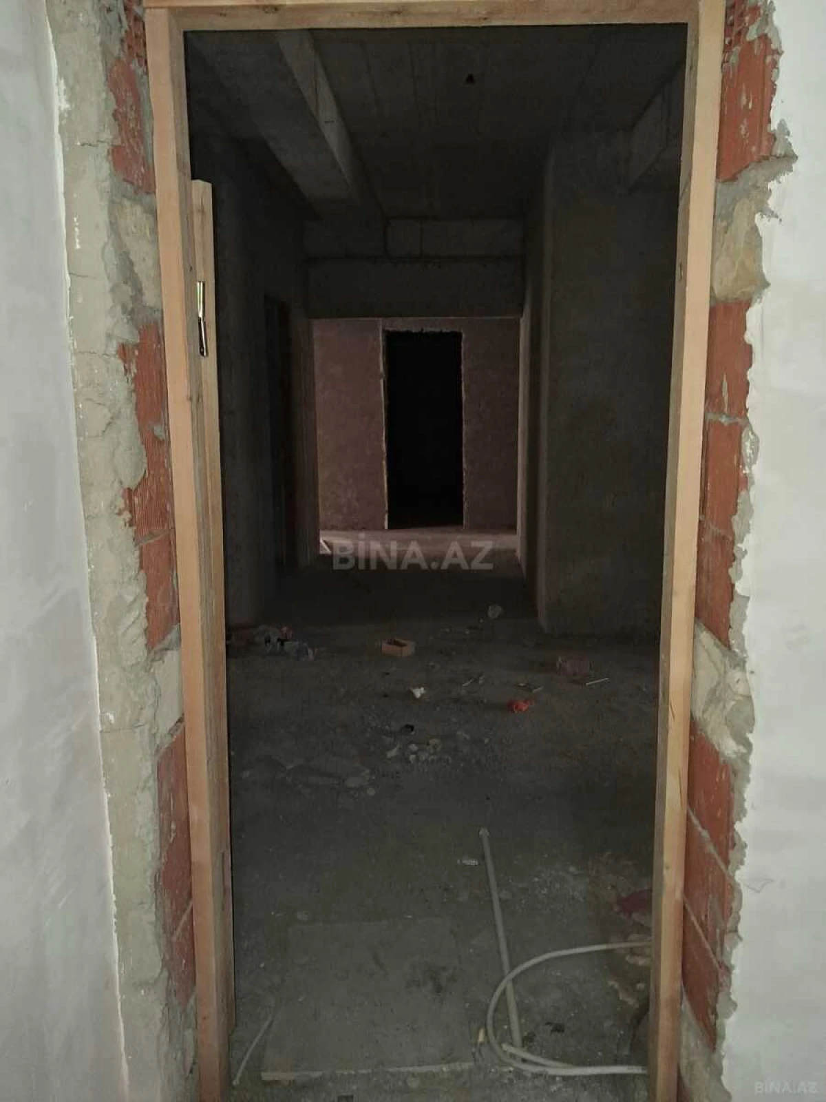 Satılır 4 otaqlı mənzil 287.7 m²