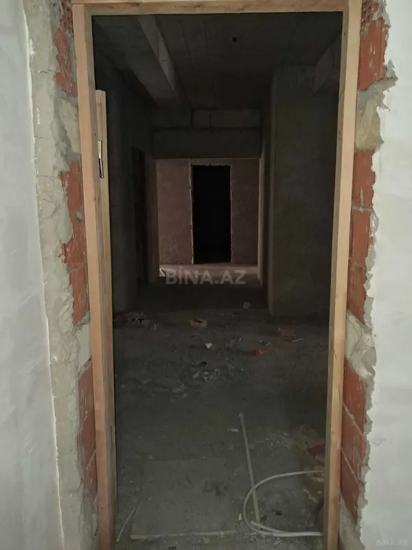 Satılır 4 otaqlı mənzil 287.7 m²