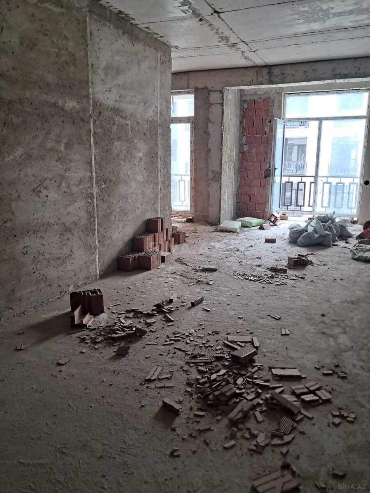 Satılır 4 otaqlı mənzil 287.7 m²