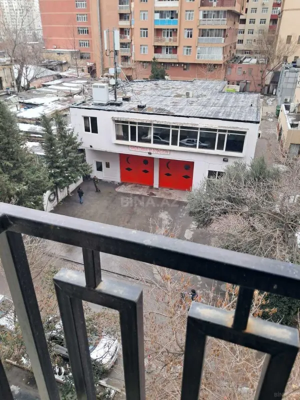 Satılır 4 otaqlı mənzil 287.7 m²