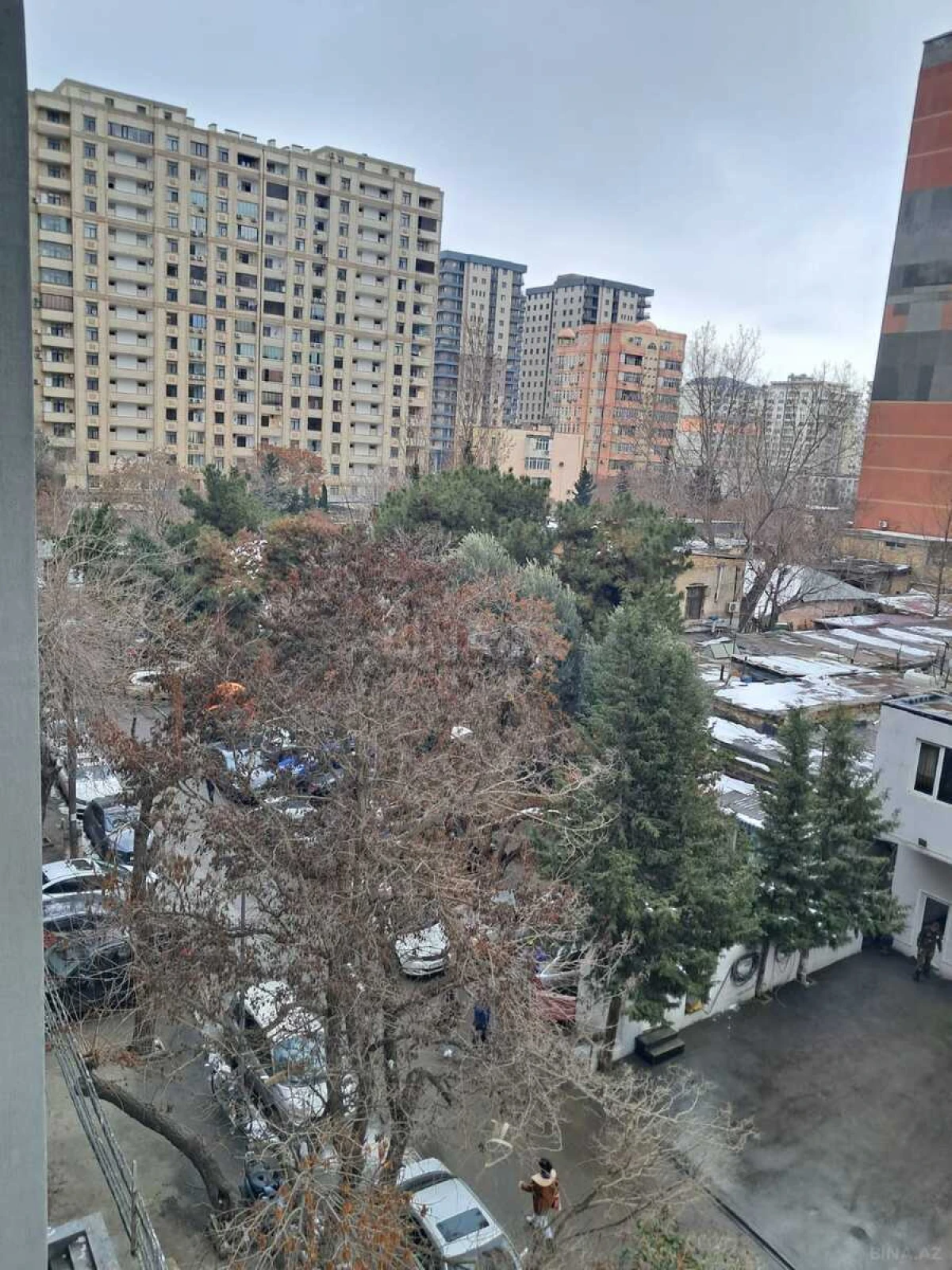 Satılır 4 otaqlı mənzil 287.7 m²