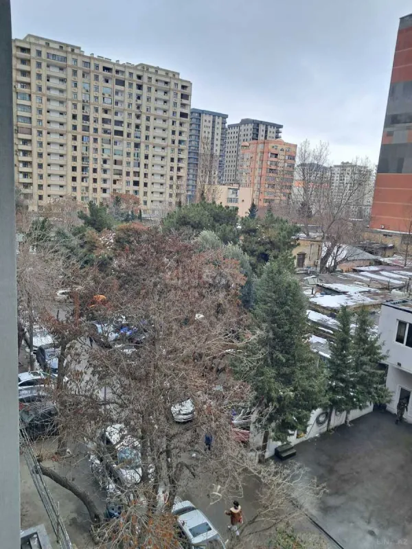 Satılır 4 otaqlı mənzil 287.7 m²