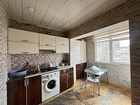 Satılır 4 otaqlı mənzil 100 m²