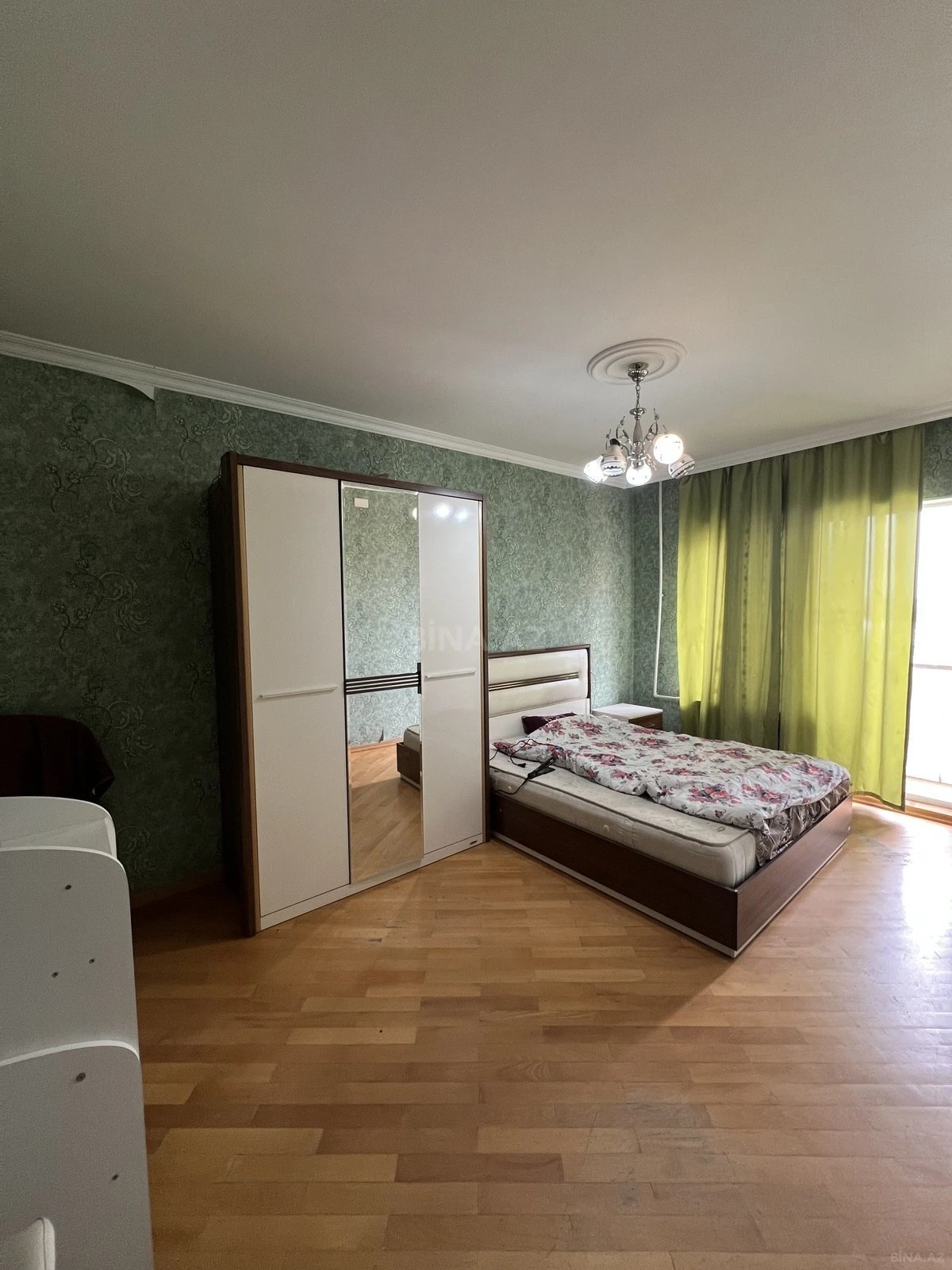 Satılır 4 otaqlı mənzil 100 m²