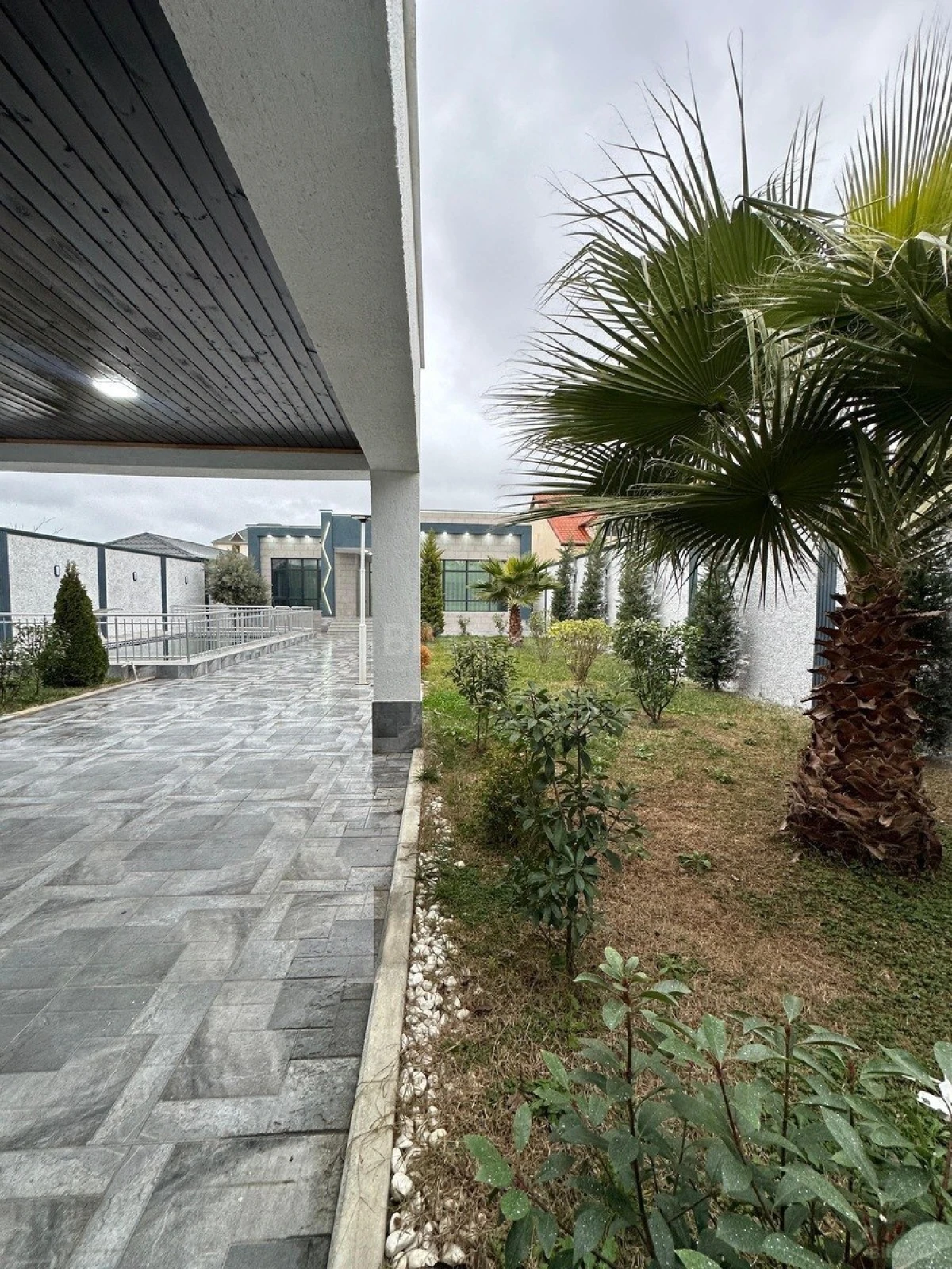 Satılır 4 otaqlı həyət evi 140 m²