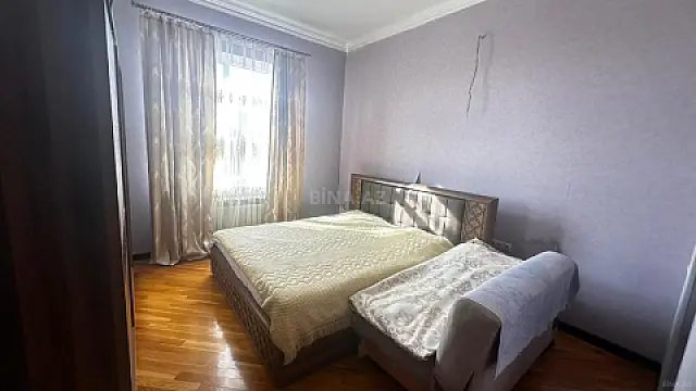 Satılır 6 otaqlı həyət evi 400 m²
