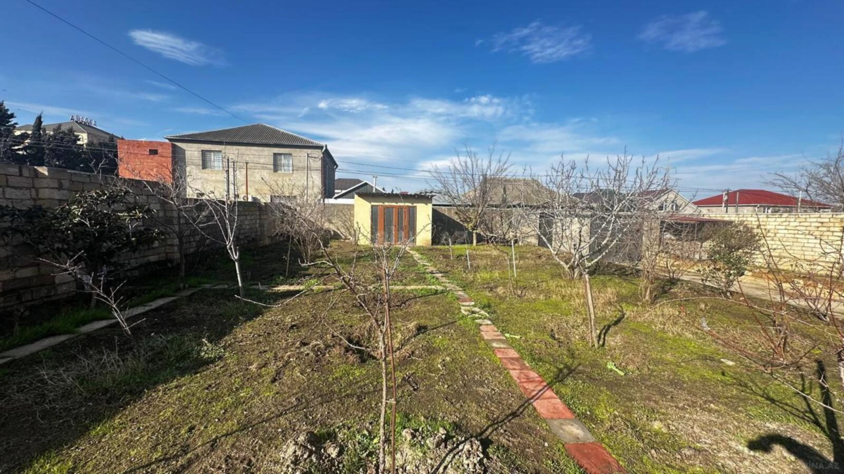 Satılır 6 otaqlı həyət evi 400 m²
