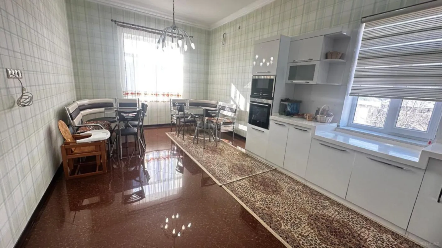 Satılır 6 otaqlı həyət evi 400 m²
