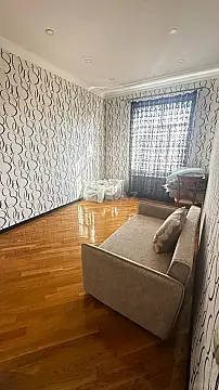 Satılır 6 otaqlı həyət evi 400 m²