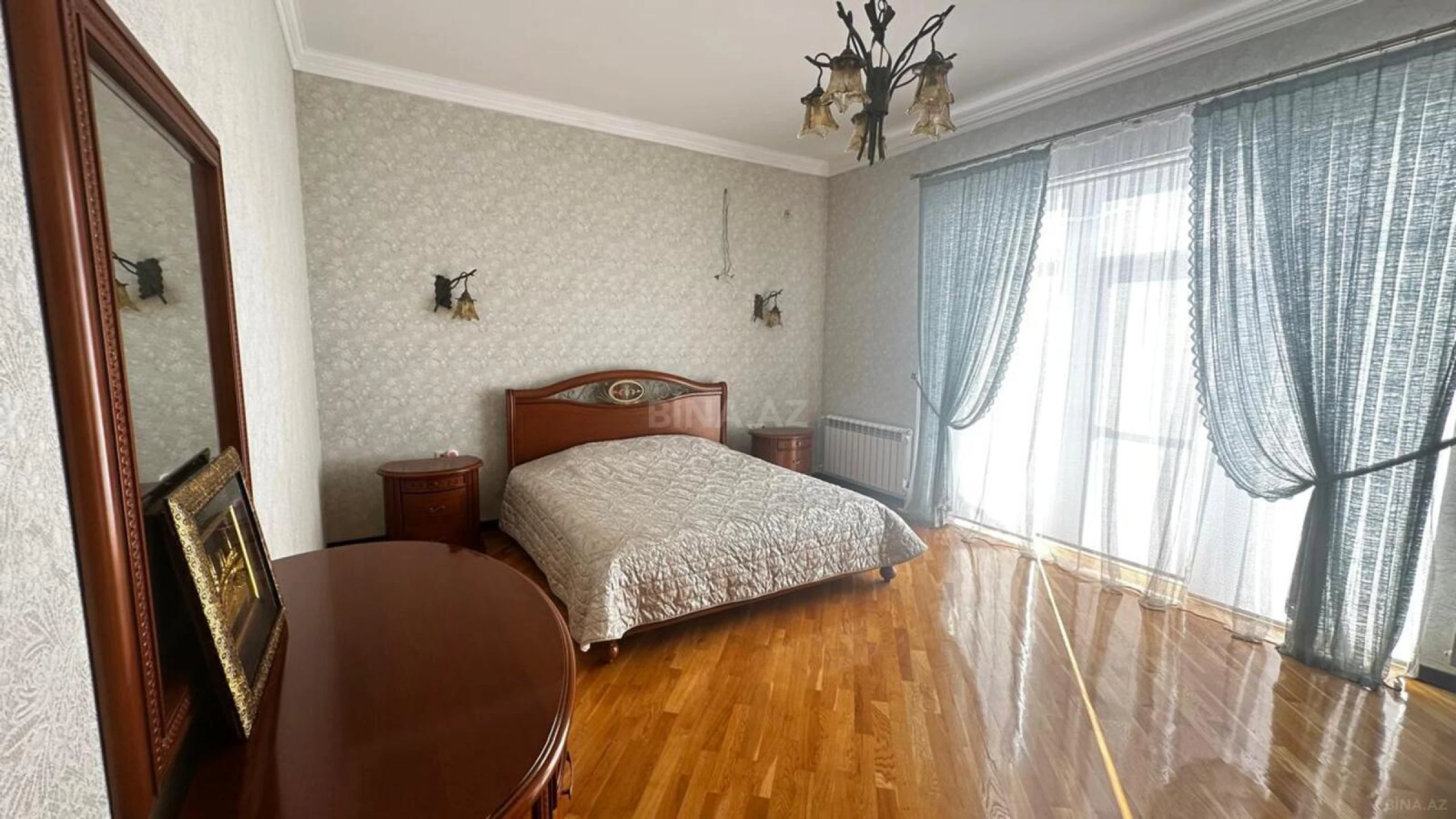 Satılır 6 otaqlı həyət evi 400 m²