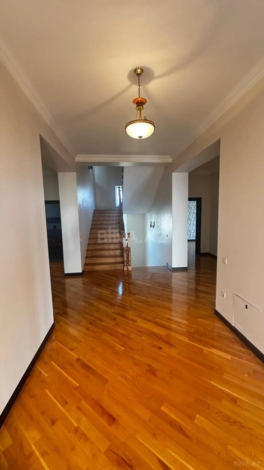 Satılır 6 otaqlı həyət evi 400 m²