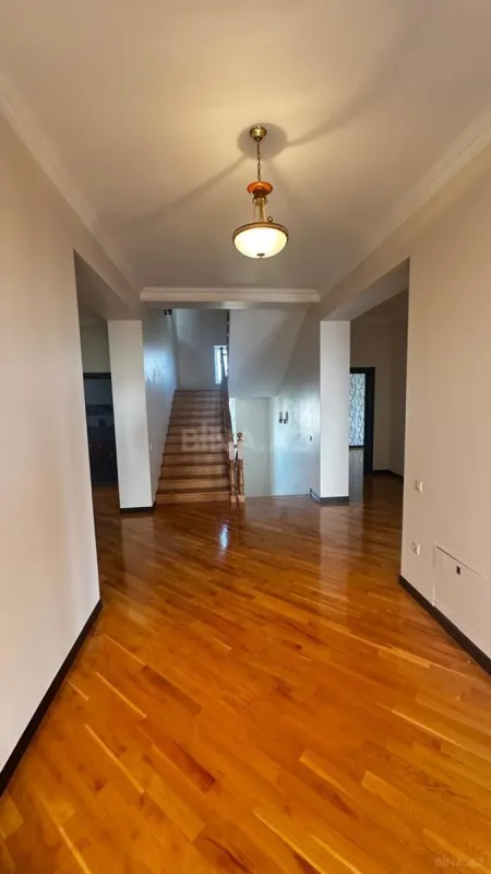 Satılır 6 otaqlı həyət evi 400 m²