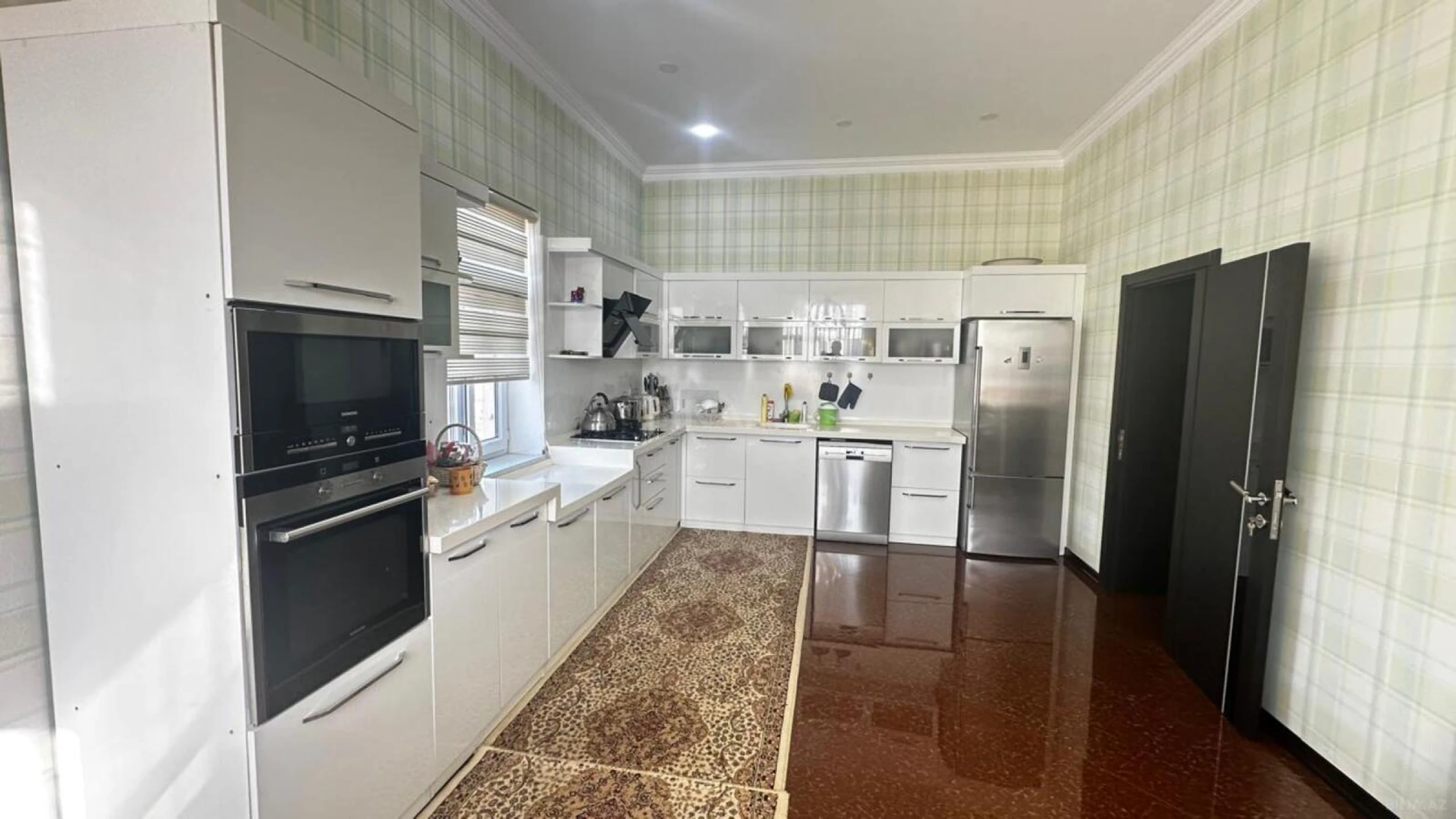 Satılır 6 otaqlı həyət evi 400 m²