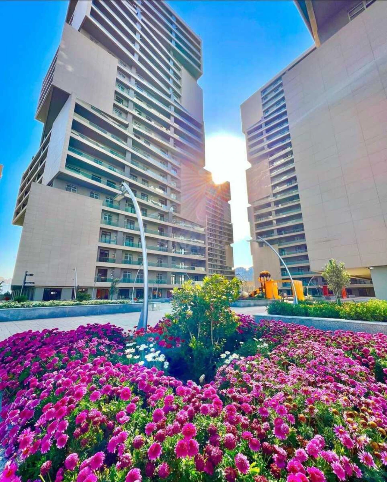 Satılır 2 otaqlı mənzil 102 m²