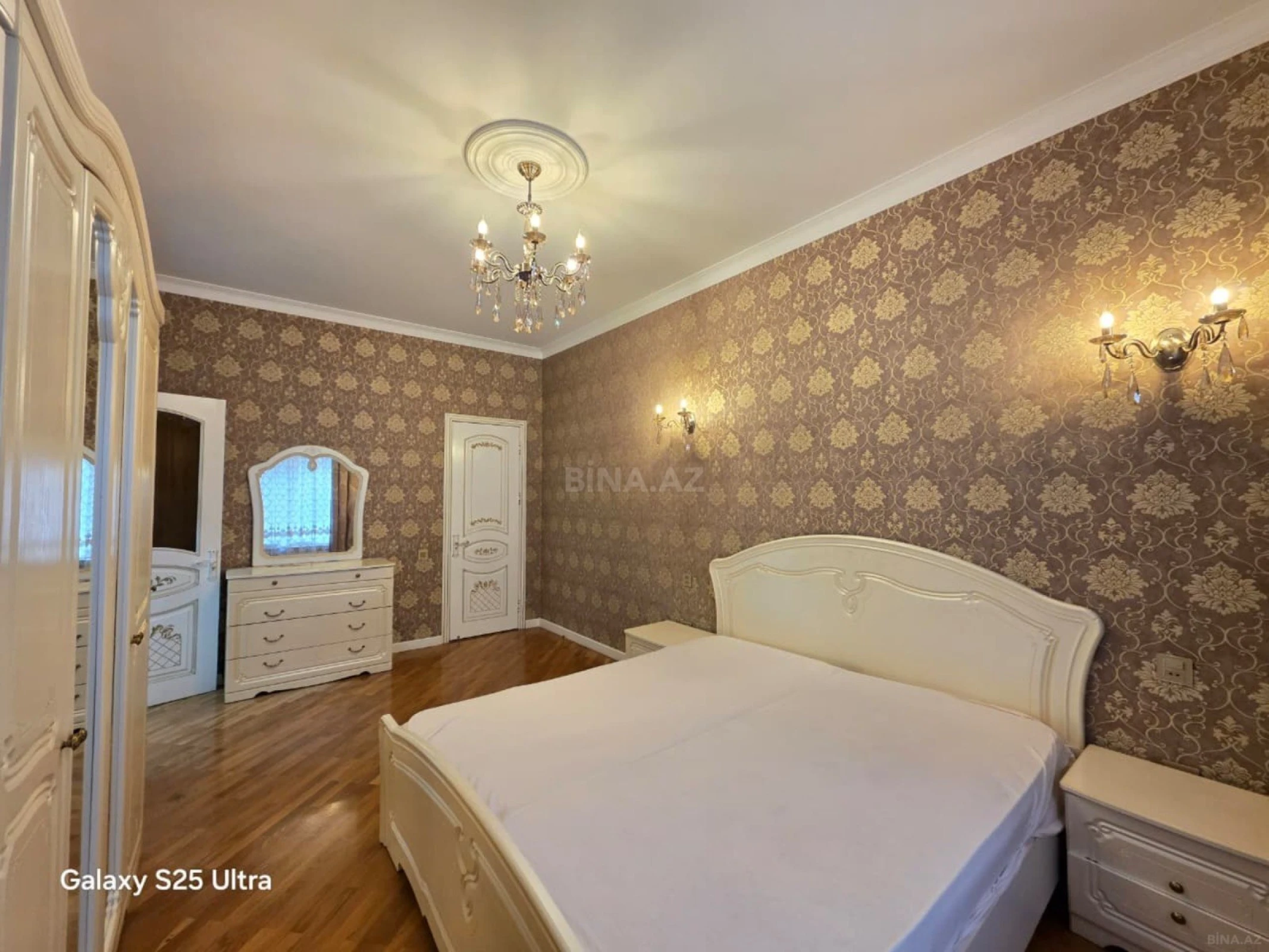 Kirayə verilir 4 otaqlı mənzil 150 m²