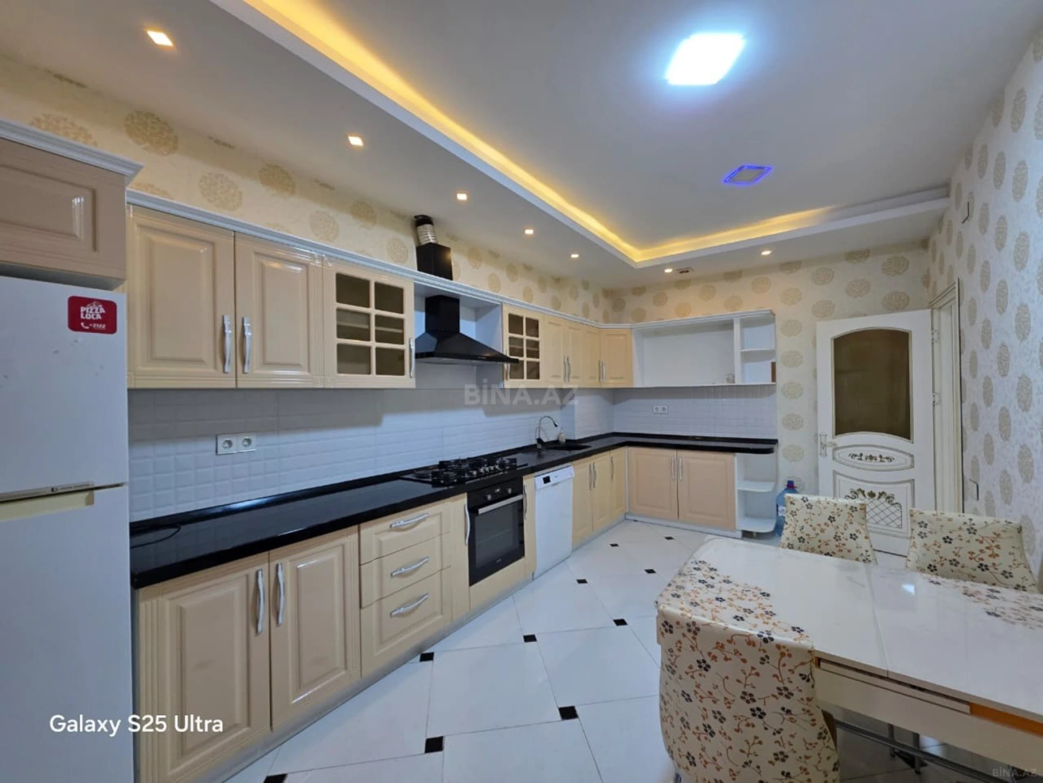 Kirayə verilir 4 otaqlı mənzil 150 m²