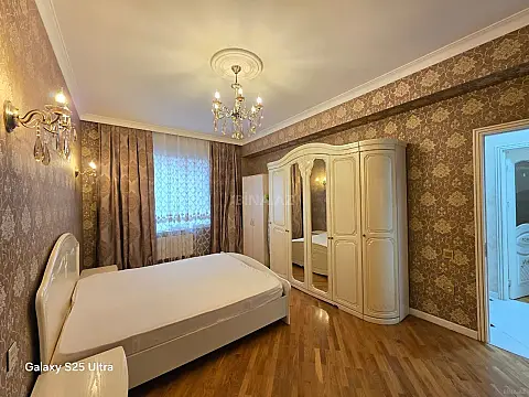 Kirayə verilir 4 otaqlı mənzil 150 m²