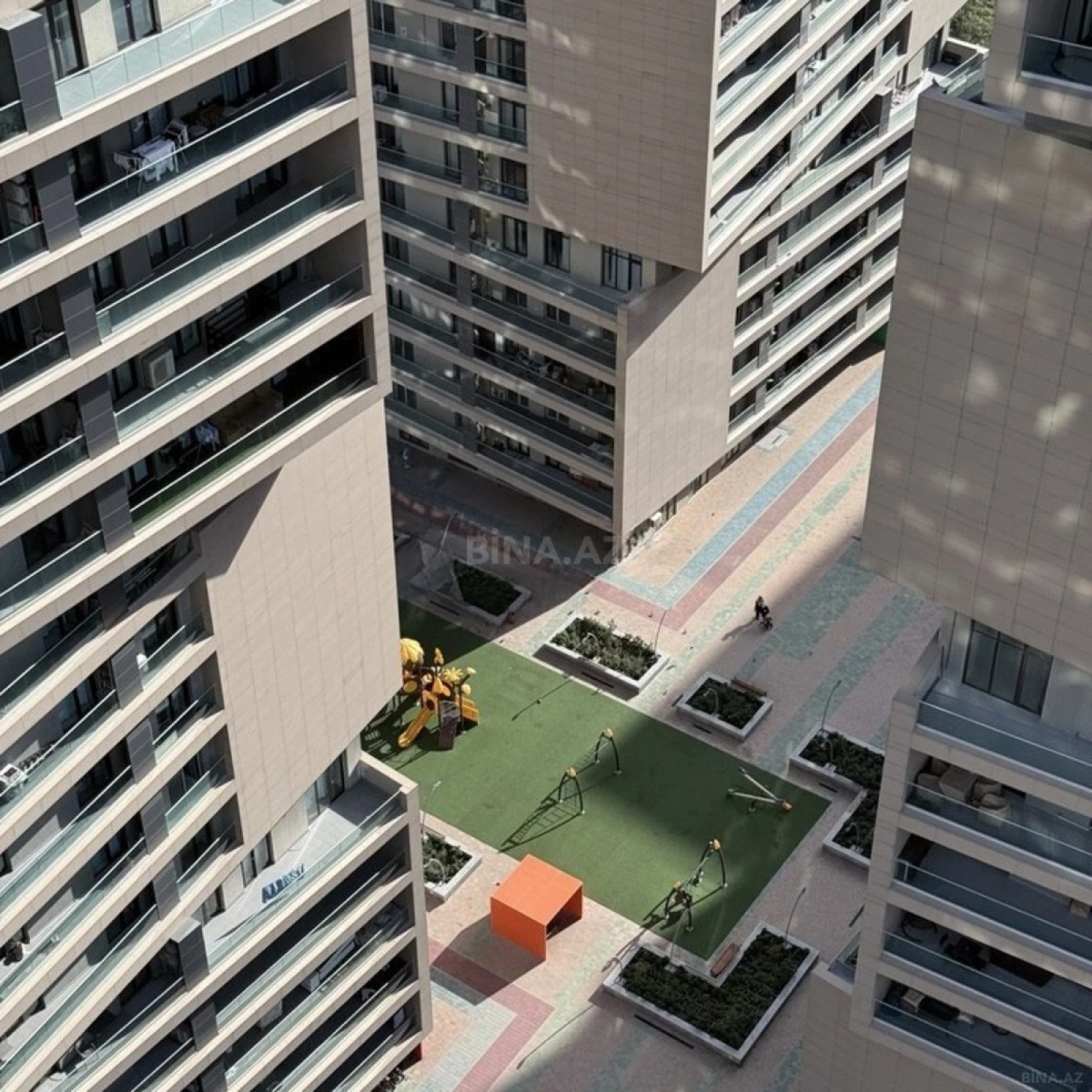 Satılır 3 otaqlı mənzil 108 m²