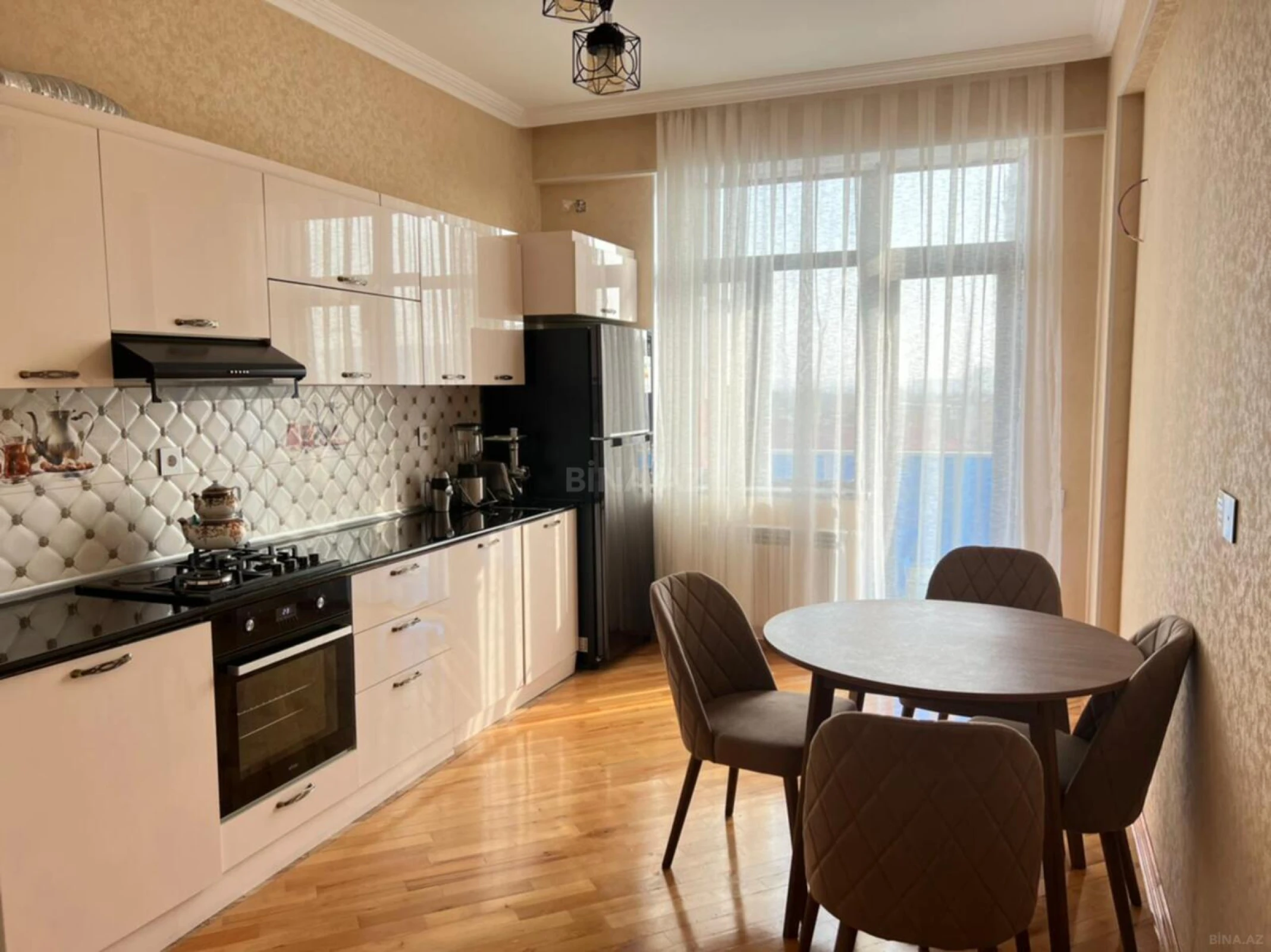 Kirayə verilir 2 otaqlı mənzil 86 m²