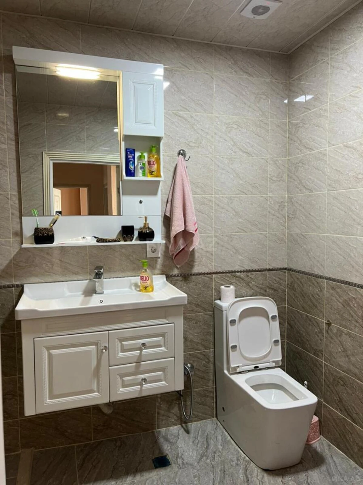 Kirayə verilir 2 otaqlı mənzil 86 m²